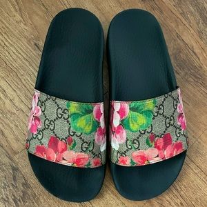 Gucci slides, like new!